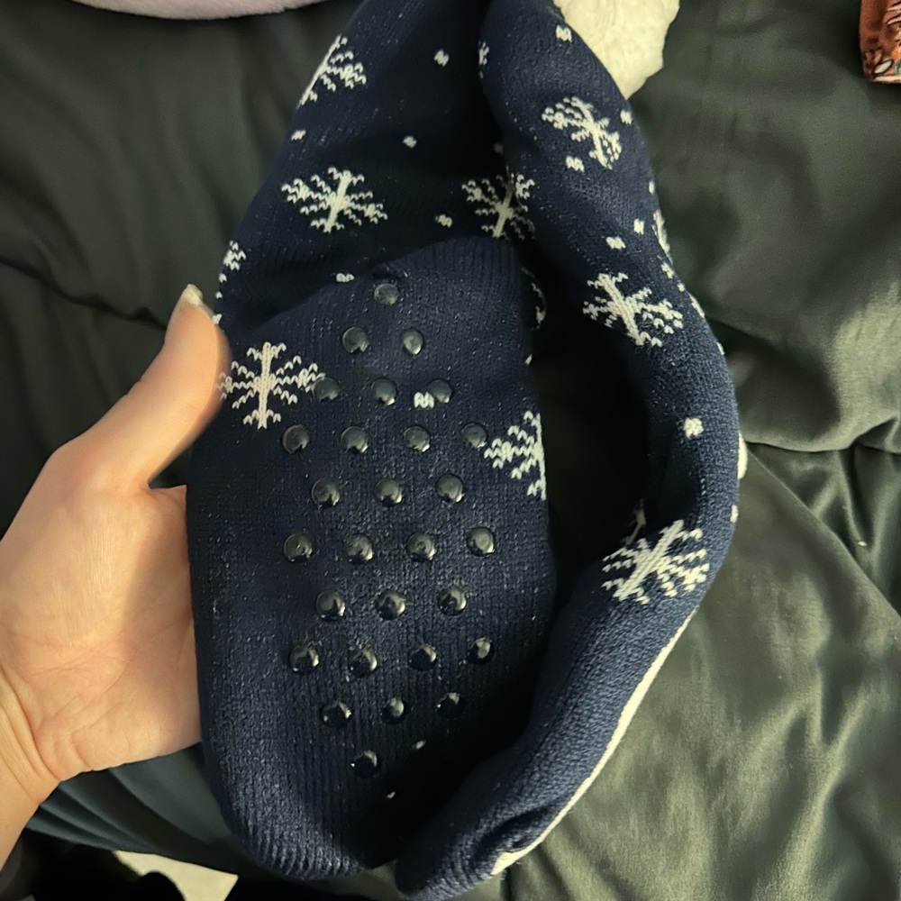 Penguin Fuzzy Socks --one size fits most - Picture 3 of 4